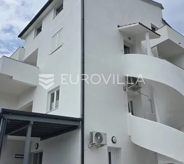RAb, Palit, jednosoban stan s pogledom na more i u blizini centra - Palit, Rab