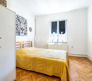 Zagreb, Donji grad, peterosoban građanski stan, 77 m²