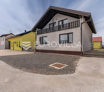 Varaždin, Brezje, obiteljska kuća na odličnoj lokaciji