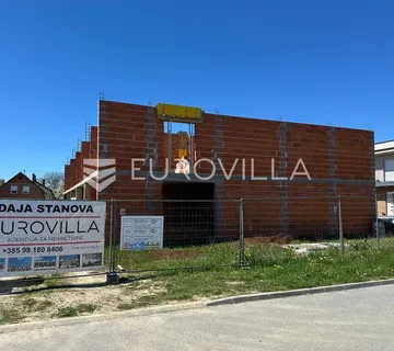 Požega, Zelena ulica, dvoetažni četverosoban stan 122 m² sa vrtom - cover
