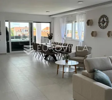 Zadar, Privlaka, luksuzno opremljen penthouse 147,13 m² s pogledom na more - Škrapavac