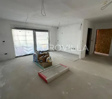 Zagreb, Gračani, Trosobni stan s vrtom površine 84,41 m², Novogradnja