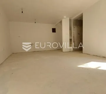 Istra, Galižana, šarmantna kamena kuća u centru, 100 m²