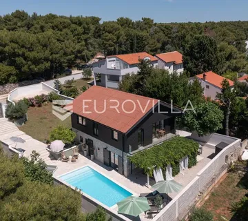 Medulin, Premantura, samostojeća kuća skandinavskog dizajna s bazenom i saunom, mirna lokacija - Premantura, Medulin