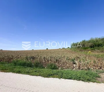 Vukovar, Vučedol, zemljište 10 320 m²
