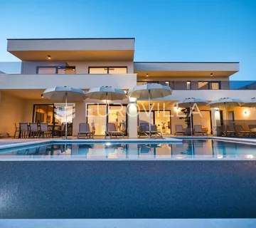 Zadar, Maslenica, Luksuzna vila s bazenom i neometanim pogledom na more 254 m² - cover