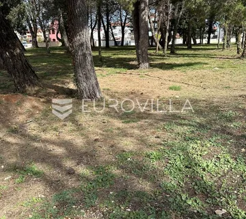 Fažana, idealno građevinsko zemljište od 850 m2 u blizini mora