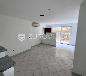 Otok Krk, Njivice, četverosoban stan 67 m², parkirno mjesto - cover