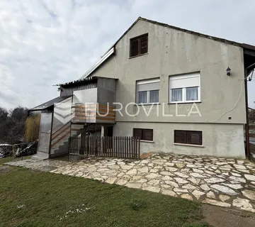 Mandićevac, prostrana kuća 90 m² na zemljištu od 1608 m²