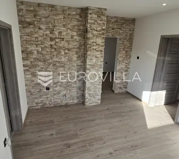 Lužani, Oriovac, Renoviran trosobni stan, 62 m² - cover