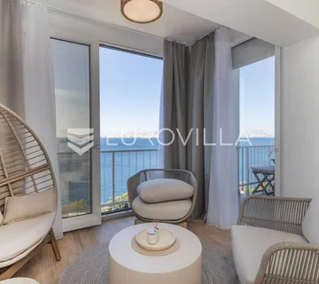 Senj, trosoban stan 62 m² s pogledom na more, udaljen od plaže 80 m