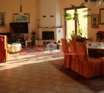 Obiteljska vila u podsljemenskoj zoni 500m2 na zemljistu od 6081m2 - cover