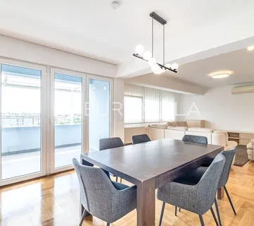 Zagreb, VRBANI, prostran četverosoban stan, 100 m², parkirno mjesto, balkon i terasa