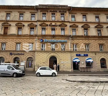 Rijeka, centar, Jelačićev trg, poslovna zgrada 3.180m2 - cover