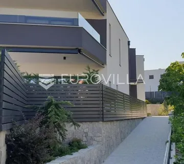 Otok Krk, Malinska, luksuzna kuća s bazenom NKP 180m2 - Zidarići, Malinska-Dubašnica