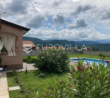 Istra, Roč, Privatna oaza mira s bazenom i spektakularnim pogledom - Roč, Buzet