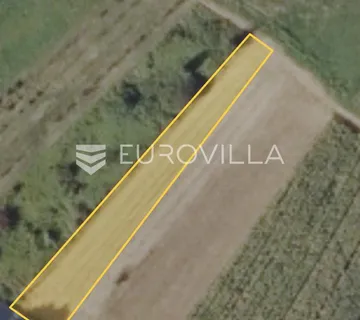 Novi Marof, Oštrice, građevinsko zemljište površine 1180 m²