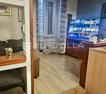 Rijeka, Kozala, stan 45,24 m² dvosoban s dnevnim boravkom, okućnicom i novom fasadom, mirna lokacija