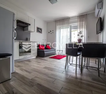 Rijeka, Srdoči, NAJAM, jednosoban stan 35 m², balkon, parking - cover