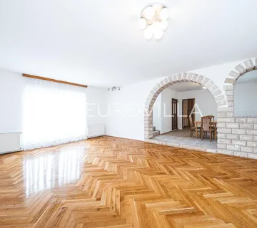 Zagreb, Gračani, prekrasan troetažan šeterosoban stan s vrtom 278,66 m² - cover