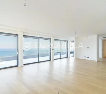 Opatija, Luksuzan penthose s otvorenim pogledom na Kvarner, 274,93 m²