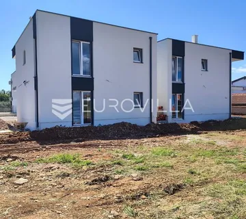 Istra, Medulin, prostrana kuća sa bazenom, novogradnja