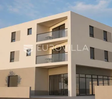 Vodice, dvosoban stan na drugom katu s terasom