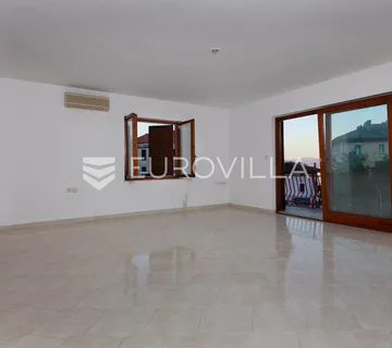 Lovran, centar, četverosoban stan od 109 m², pogled na more, 20 m od plaže - cover