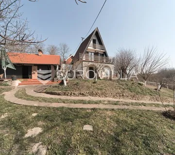 Osijek, Bijelo Brdo, prodaje se vikendica sa vinskim podrumom i uređenom konobom - cover
