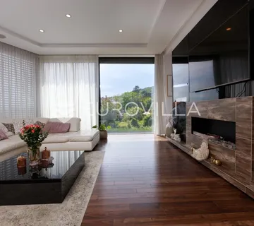 Matulji, penthouse peterosobni dvoetažni stan160 m², terasa 130 m² i privatna okućnica 250 m² - Mihotići, Matulji