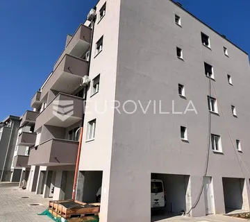 Pula, Monvidal trosoban stan 53 m² s natkrivenim parkirnim mjestom u novogradnji