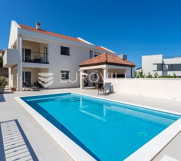 Šolta, Stomorska, vila s bazenom, 260 m²