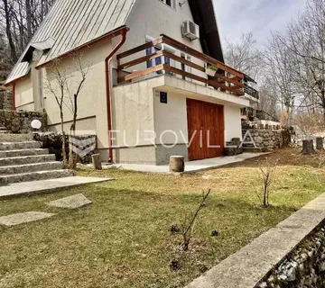 Fužine, šarmantna planinska kuća u Liču, prodaja ili zamjena s uhodanim poslom - Lič, Fužine
