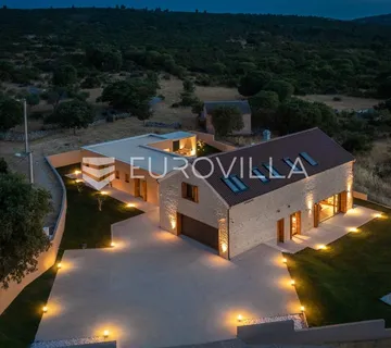 Šibenik, Danilo Kraljica, jedinstvena moderna vila - Danilo Kraljice