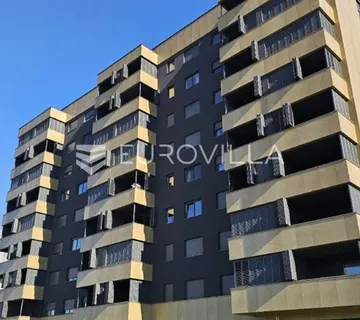 Zagreb, Heinzelova VMD, četverosoban stan 102 m² s loggiom i parkingom