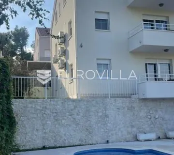 Žedno, otok Čiovo, višekatnica podijeljenja na 2 stana s pogledom na more - cover