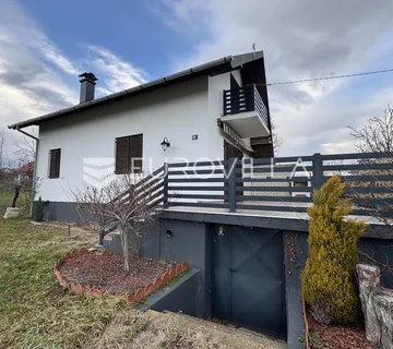 Mandićevac, prekrasna vikendica 115 m² sa vinogradom i voćnjakom
