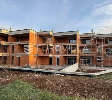 Pula, Valdebek, prostrani penthouse u novogradnji, 2. kat,154 m², garaža, odlična lokacija