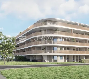 Istra, Umag, atraktivan prizemni stan s privatnim vrtom, S008