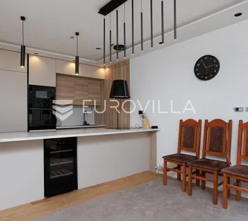 Njivice, otok Krk, dvoetažni stan u novogradnji s bazenom površine 104.45 m² - cover