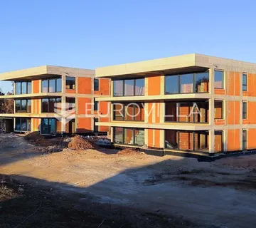 Istra, Poreč - novogradnja, stan na 1.katu, odlična lokacija