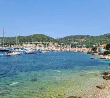 Vis, atraktivno građevinsko zemljište s pogledom na more