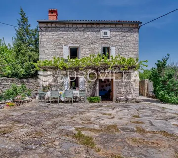 Istra, Svetvinčenat, imanje s dvije kamene kuće i okućnicom od 2.272 m² - cover