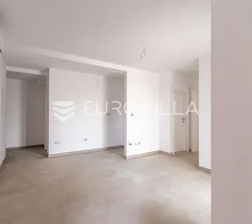 Varaždin, Centar, useljiv poslovi prostor 106,77 m²