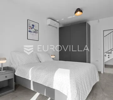 Istra, Poreč, dvojna kuća 168 m² s 4 spavaće sobe i 3 parkirna mjesta