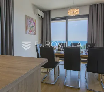 Makarska, novoizgrađena vila s bazenom - cover