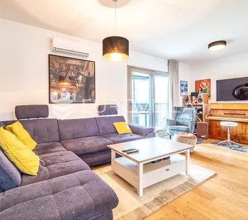 Zagreb, Jarun, atraktivan četverosoban penthouse s tri velike terase, garažom i parkingom