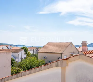 Vodice, trosoban stan s pogledom na more