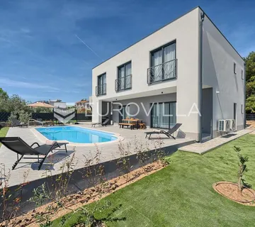 Kaštel Novi, novoizgrađena vila za najam od 1.9.2026. do 1.7.2027. - Kaštel Novi, Kaštela