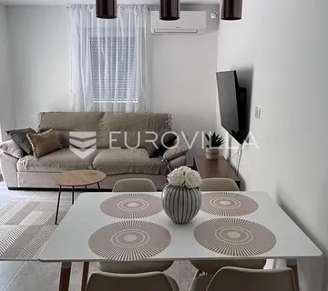 Istra, Pula, centar moderan novi trosoban stan 60 m² s parkirnim mjestom - cover